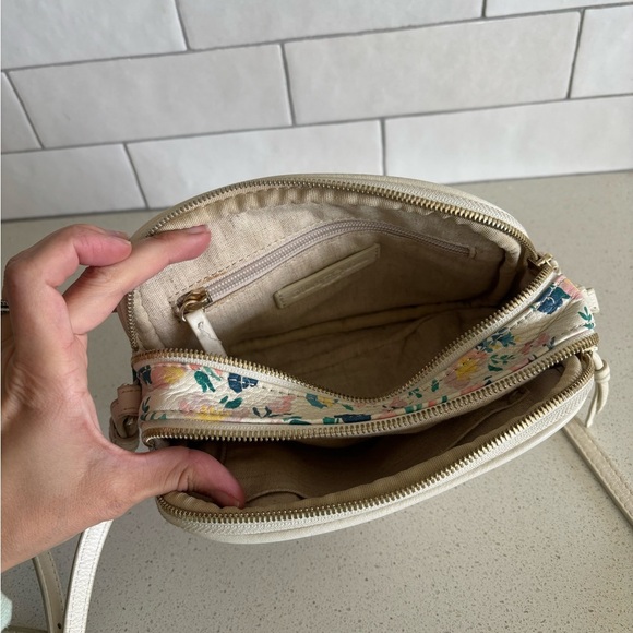 Mark and Graham Essential Camera Zip Crossbody Bag DITSY FLORAL FLOWER M… - Picture 10 of 10